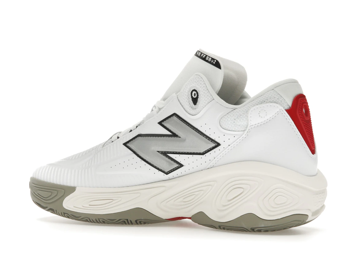 Vue 22 de New Balance Fresh Foam BB v2 White Sea Salt