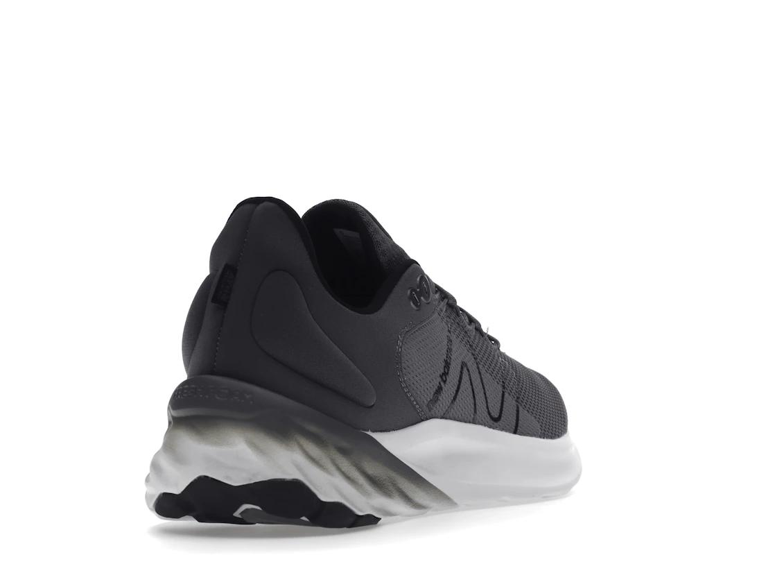 Vue 31 de New Balance Fresh Foam Roav v2 Castlerock