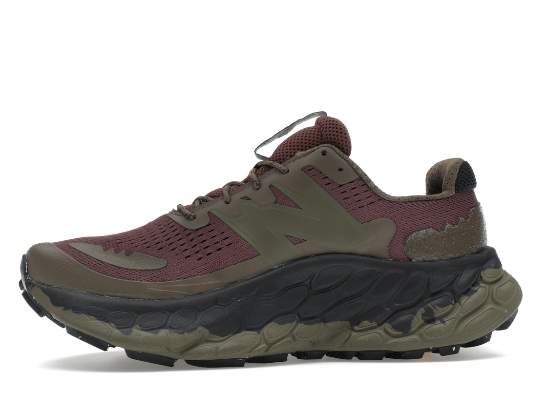 Vue 18 de New Balance Fresh Foam X More Trail Dark Camo Licorice