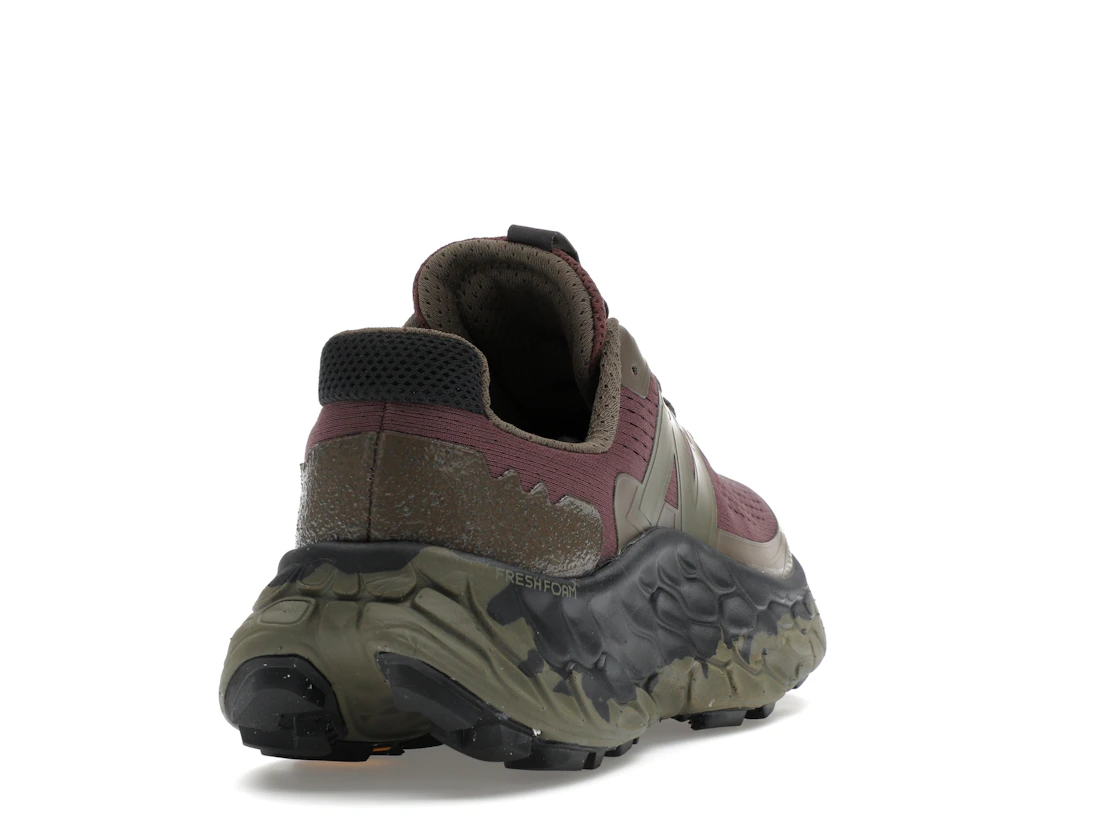 Vue 30 de New Balance Fresh Foam X More Trail Dark Camo Licorice