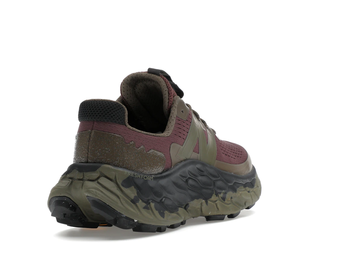 Vue 31 de New Balance Fresh Foam X More Trail Dark Camo Licorice