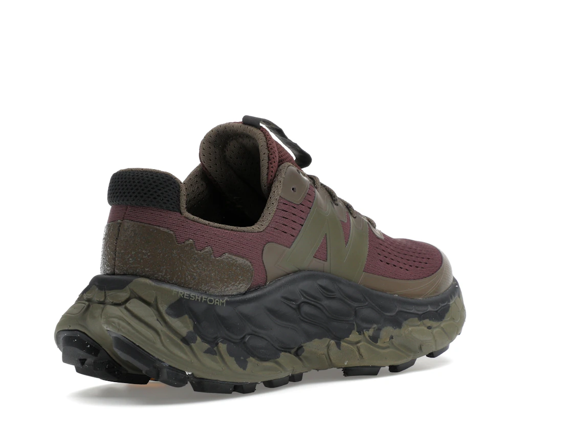 Vue 32 de New Balance Fresh Foam X More Trail Dark Camo Licorice