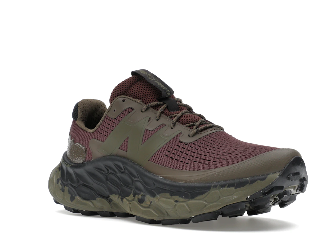 Vue 5 de New Balance Fresh Foam X More Trail Dark Camo Licorice