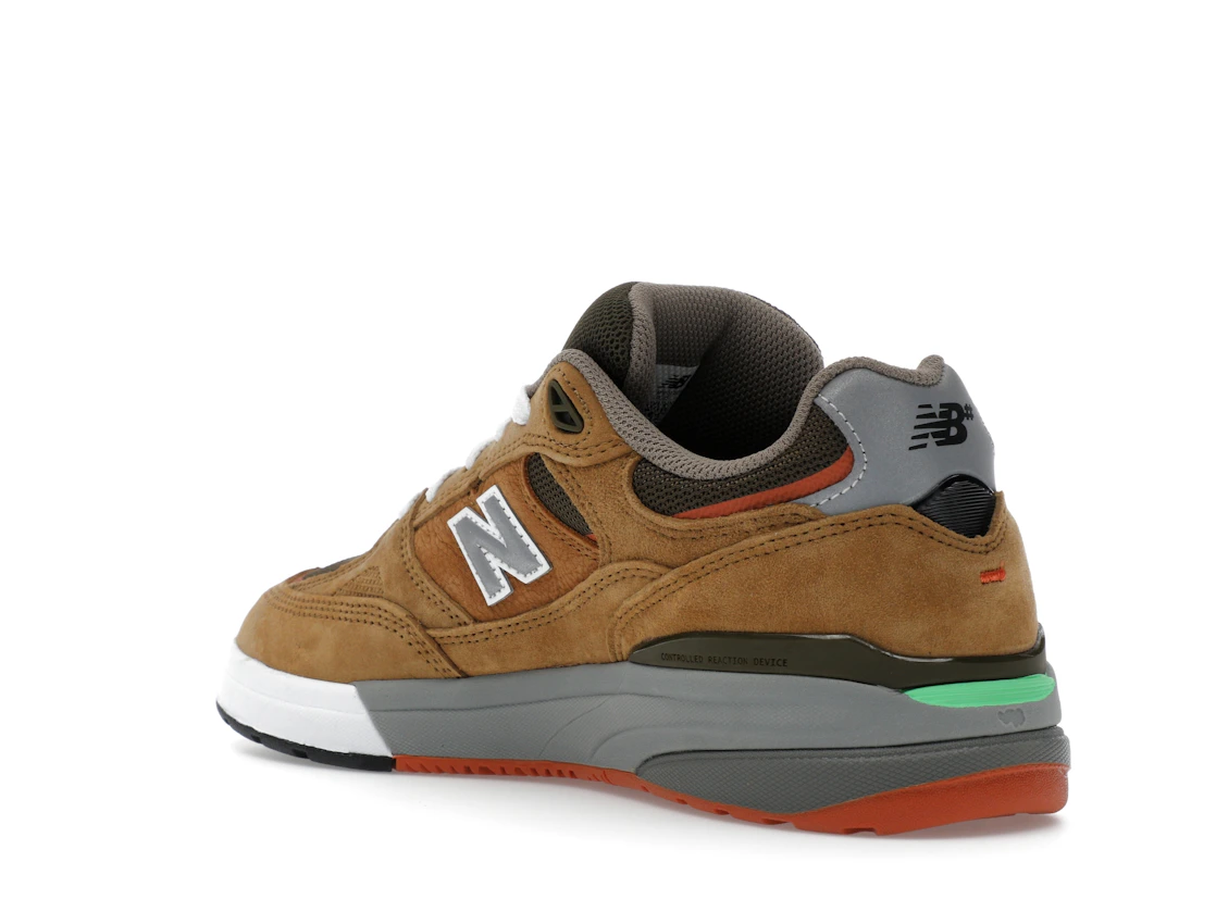 Vue 24 de New Balance Numeric 933 Andrew Reynolds Wheat