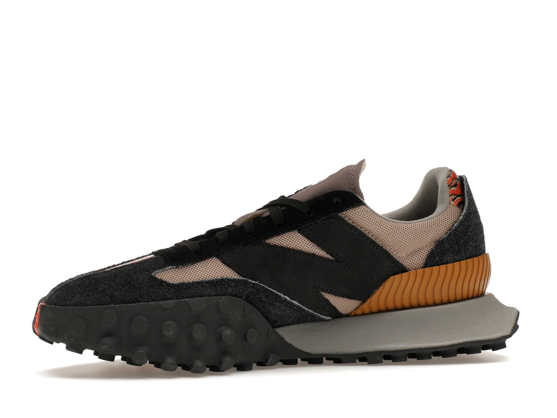 Vue 17 de New Balance XC-72 Year of the Tiger (2022)
