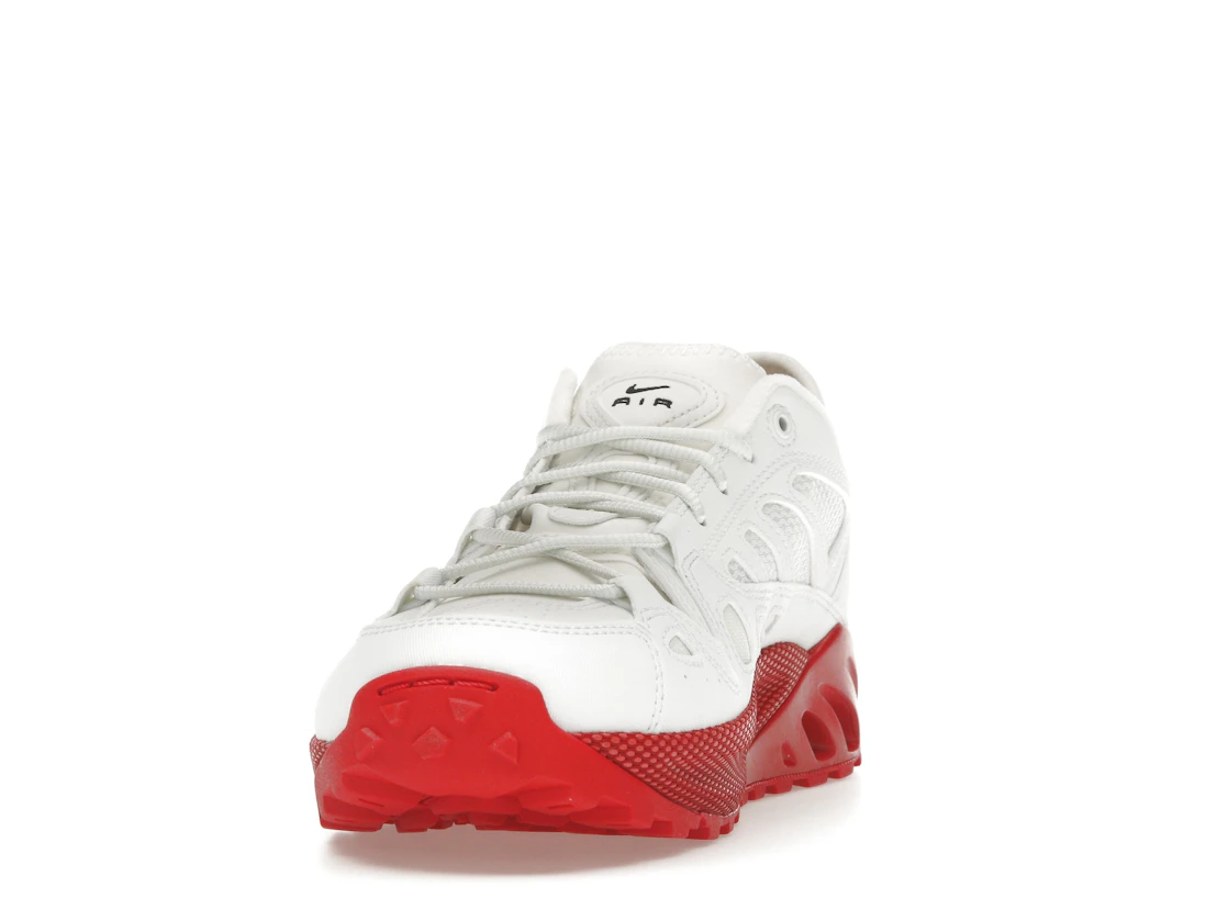 Vue 12 de Nike ACG Air Exploraid Summit White University Red