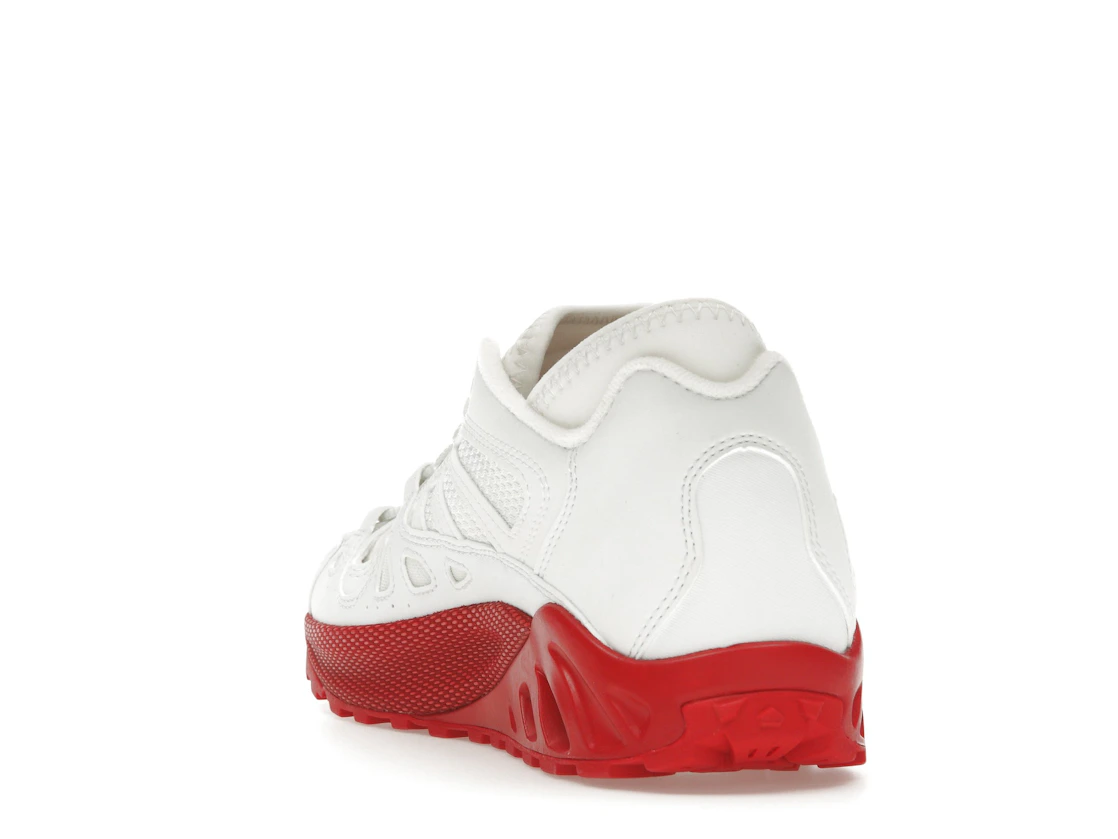Vue 26 de Nike ACG Air Exploraid Summit White University Red