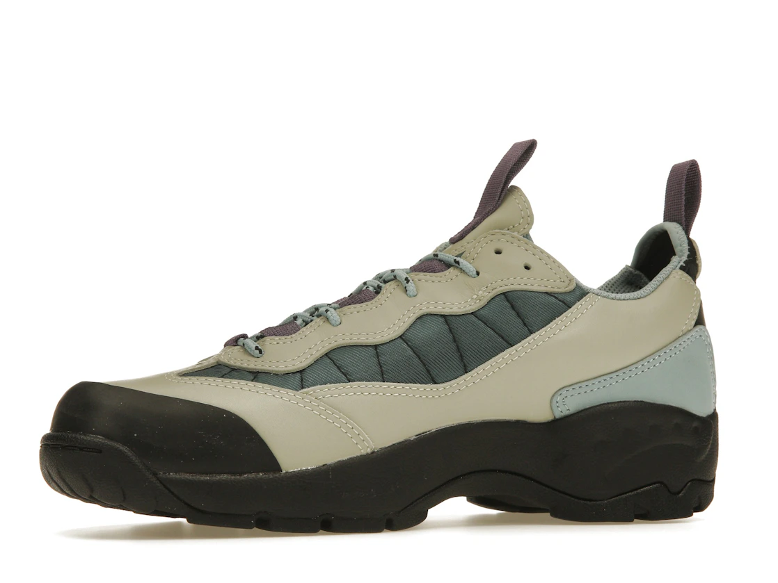 Vue 17 de Nike ACG Air Mada Low Light Stone Mineral Slate