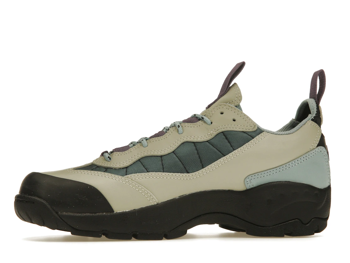 Vue 18 de Nike ACG Air Mada Low Light Stone Mineral Slate