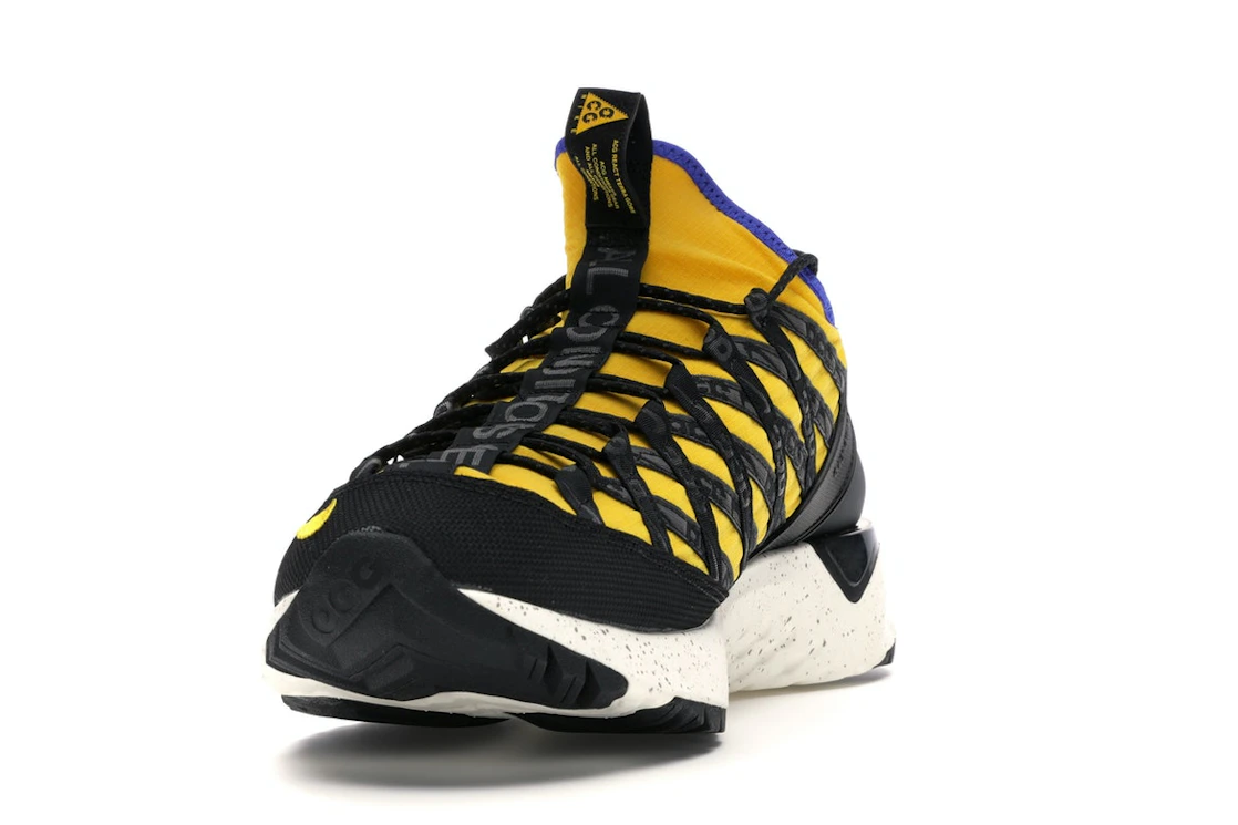 Vue 12 de Nike ACG React Terra Gobe Amarillo