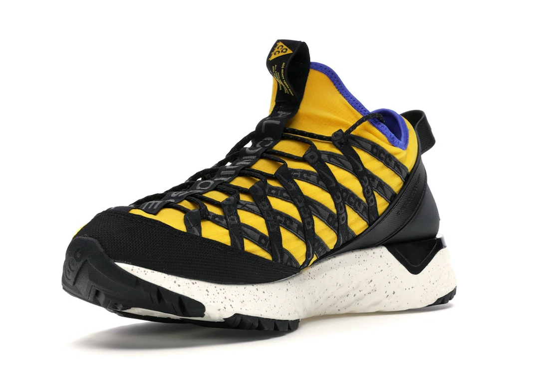 Vue 14 de Nike ACG React Terra Gobe Amarillo