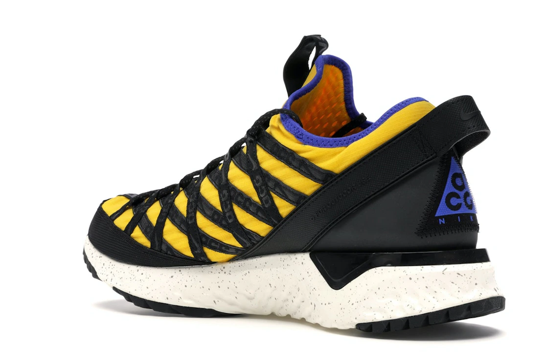 Vue 23 de Nike ACG React Terra Gobe Amarillo