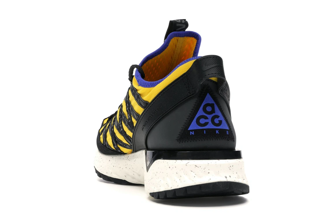 Vue 26 de Nike ACG React Terra Gobe Amarillo
