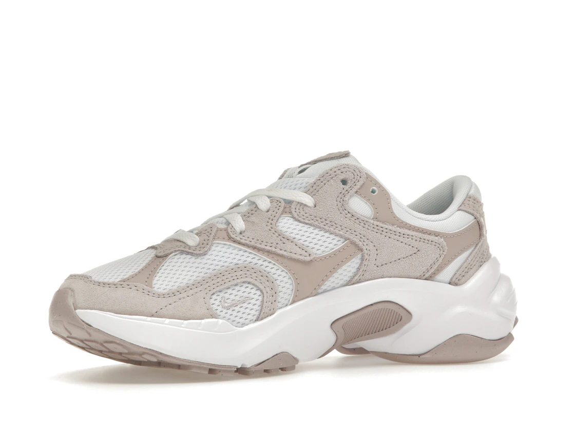 Vue 16 de Nike AL8 Platinum Violet