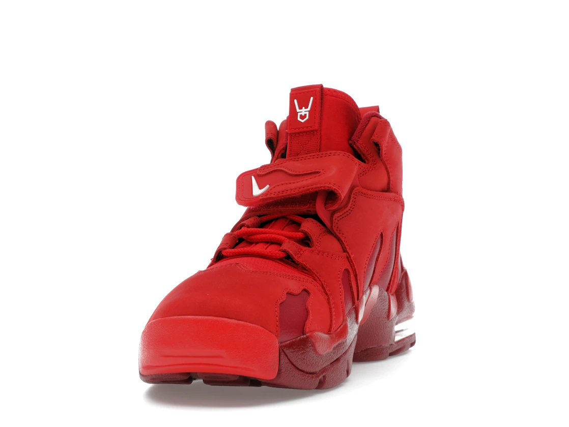Vue 12 de Nike Air DT Max '96 Love Letter to Connie
