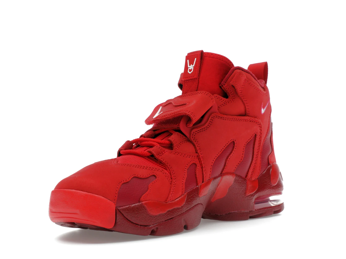Vue 14 de Nike Air DT Max '96 Love Letter to Connie