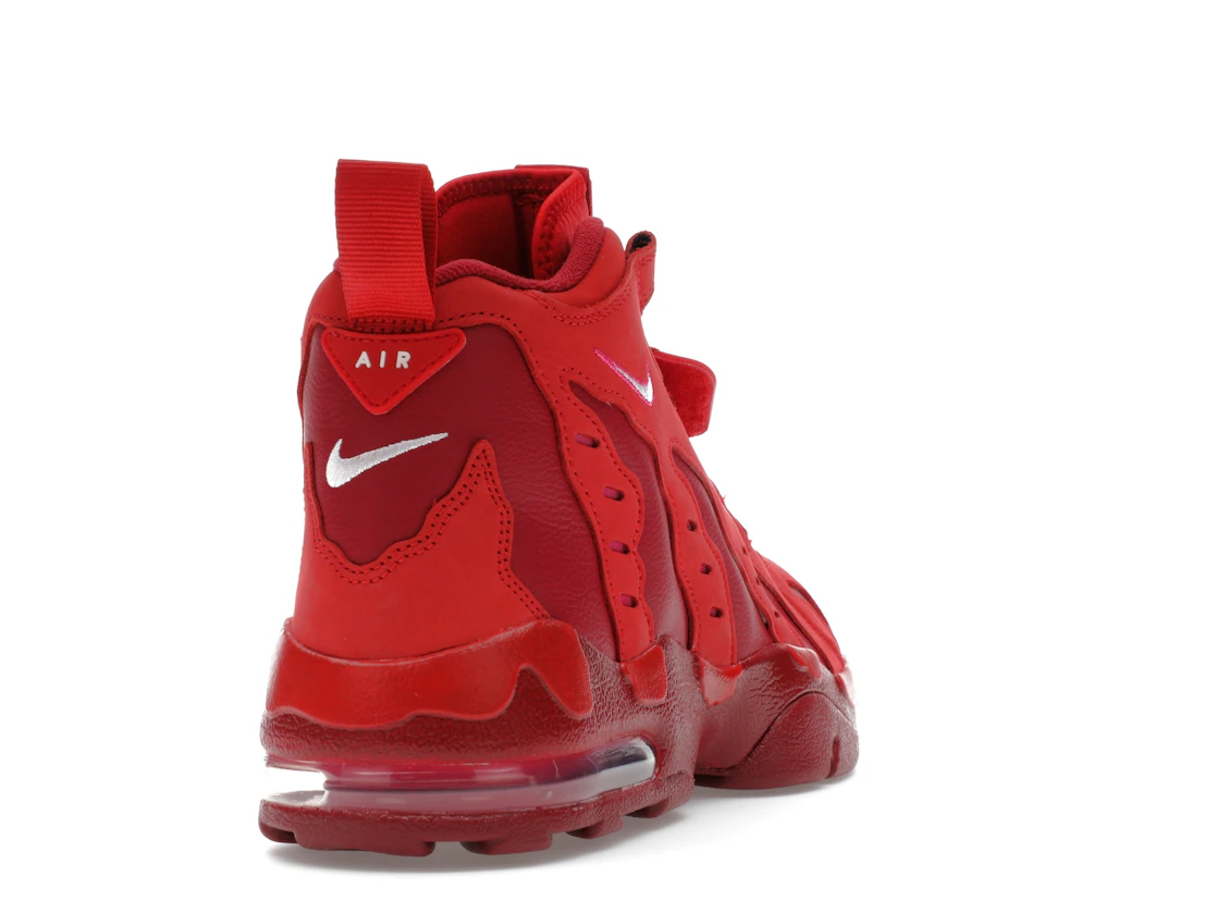 Vue 30 de Nike Air DT Max '96 Love Letter to Connie