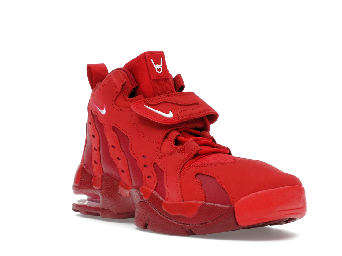 Vue 6 de Nike Air DT Max '96 Love Letter to Connie