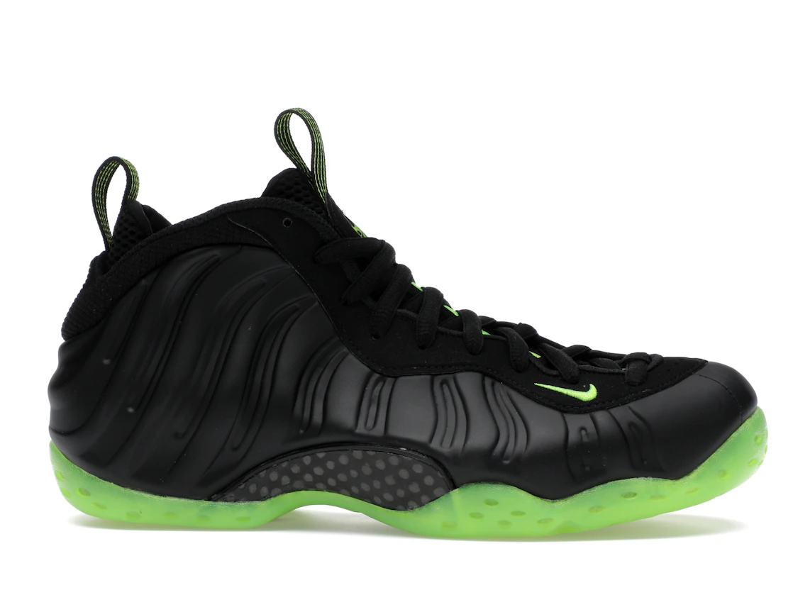 Vue 2 de Nike Air Foamposite One Black Volt