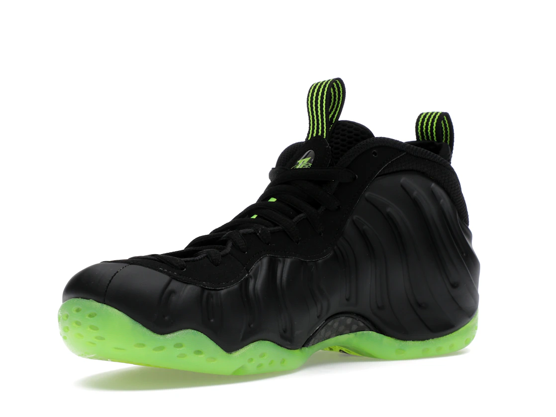 Vue 15 de Nike Air Foamposite One Black Volt