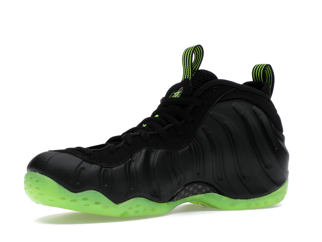 Vue 16 de Nike Air Foamposite One Black Volt