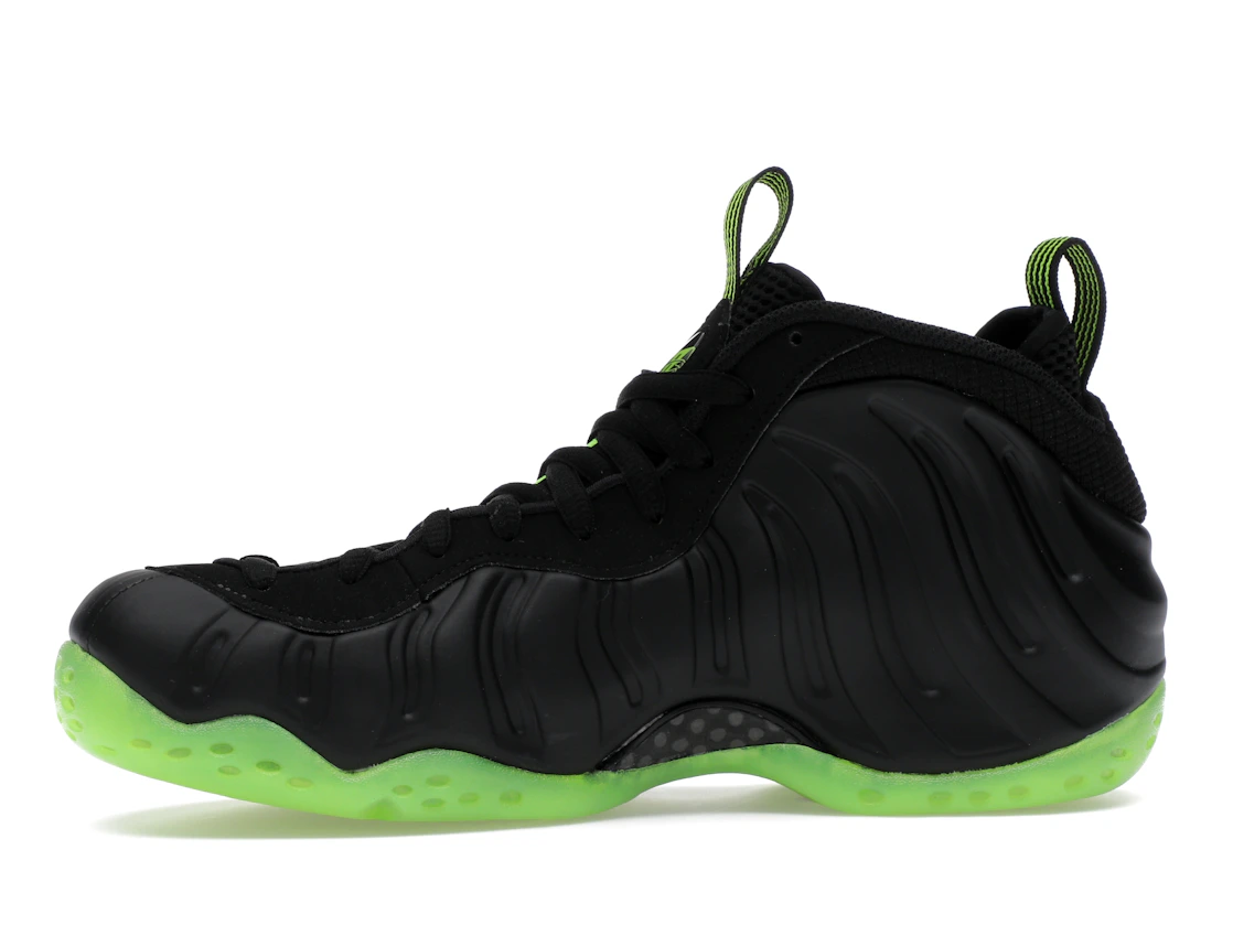 Vue 18 de Nike Air Foamposite One Black Volt