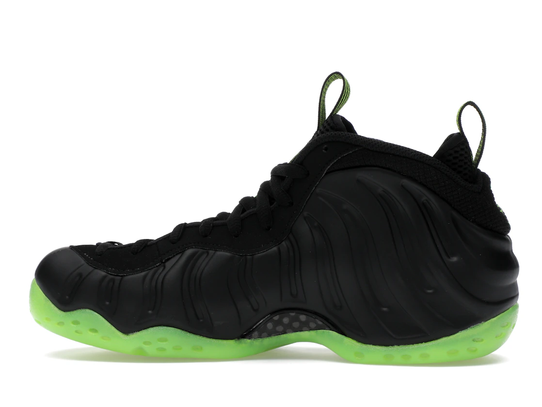 Vue 20 de Nike Air Foamposite One Black Volt