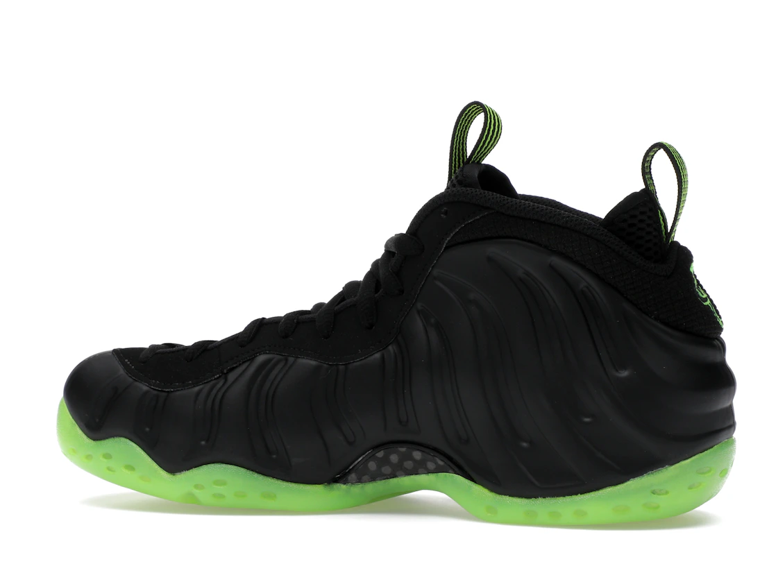 Vue 21 de Nike Air Foamposite One Black Volt