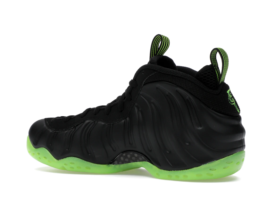 Vue 22 de Nike Air Foamposite One Black Volt