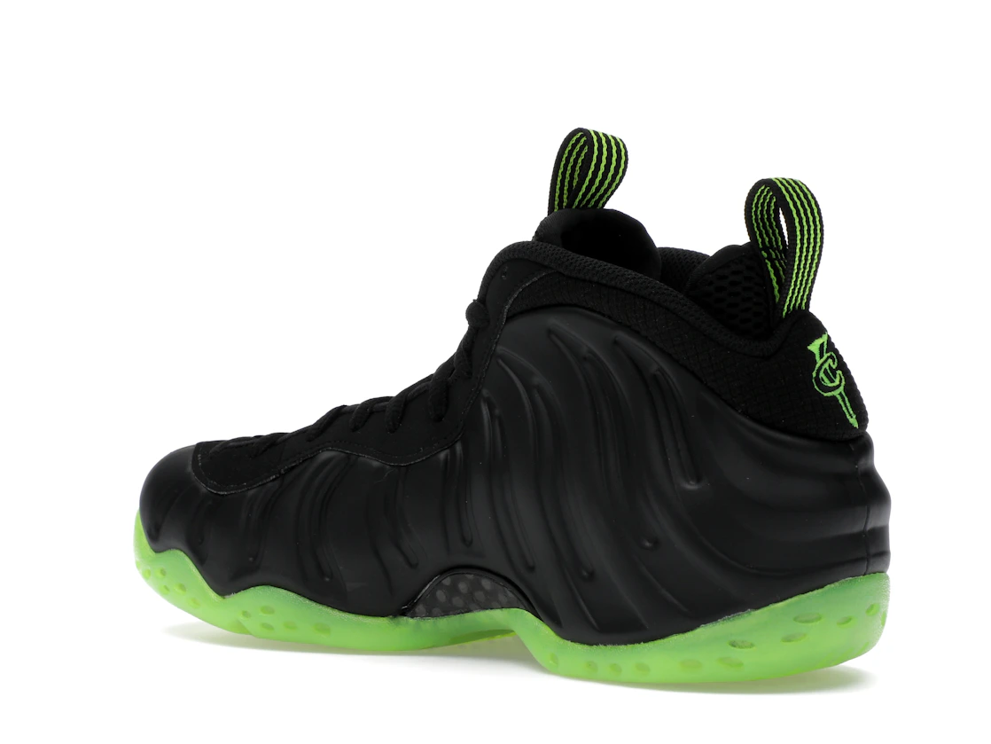 Vue 23 de Nike Air Foamposite One Black Volt