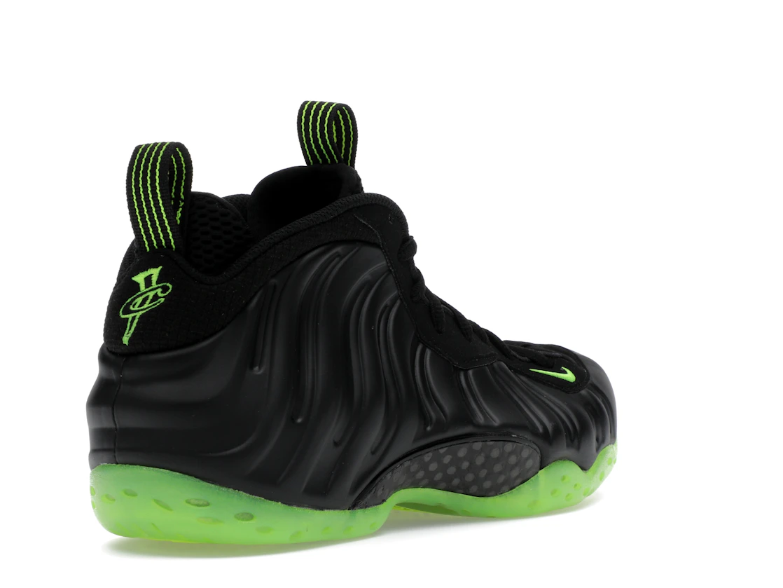 Vue 32 de Nike Air Foamposite One Black Volt