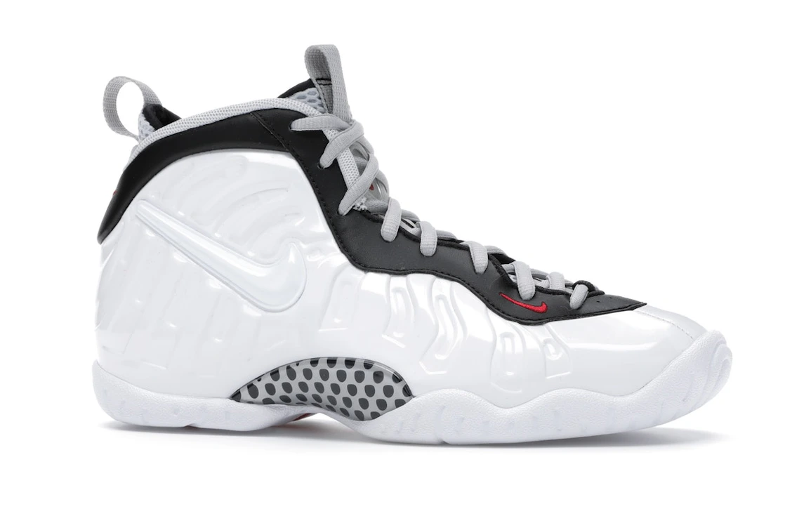 Vue 3 de Nike Air Foamposite Pro White Black University Red (GS)