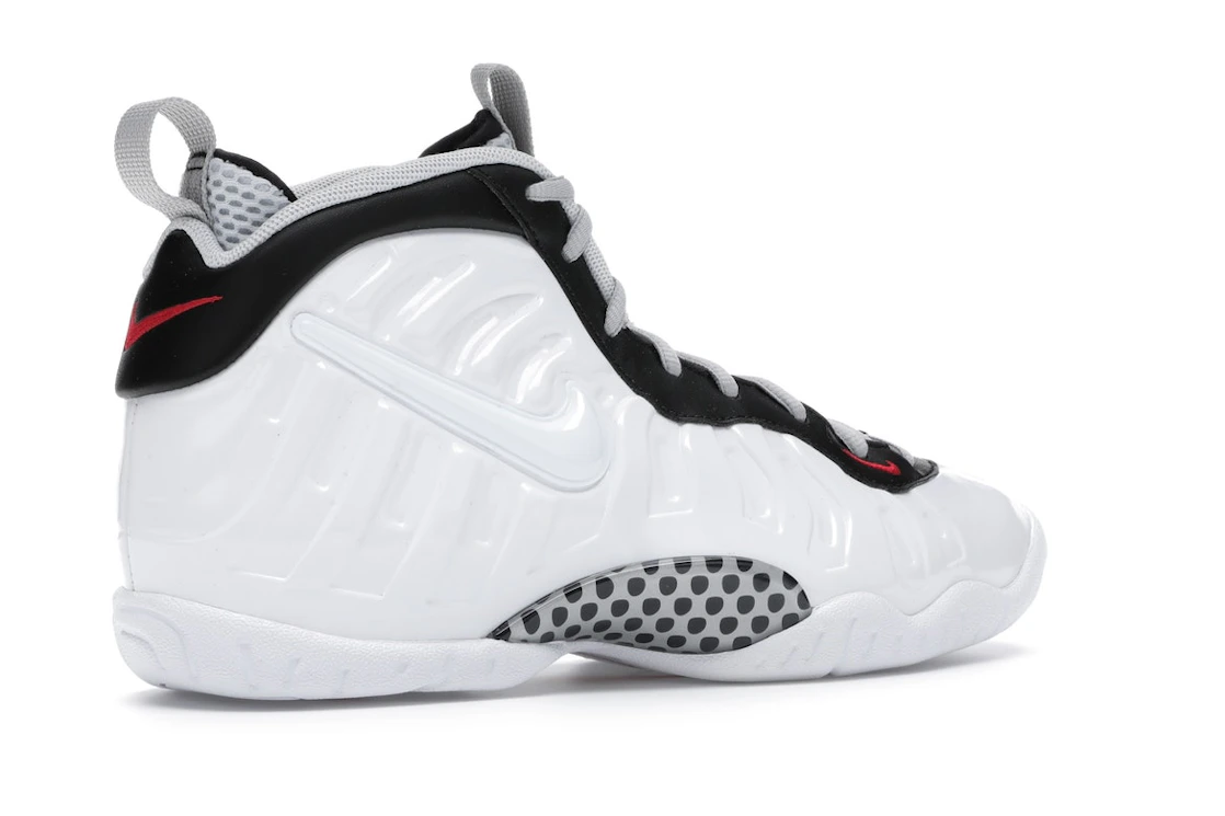 Vue 34 de Nike Air Foamposite Pro White Black University Red (GS)