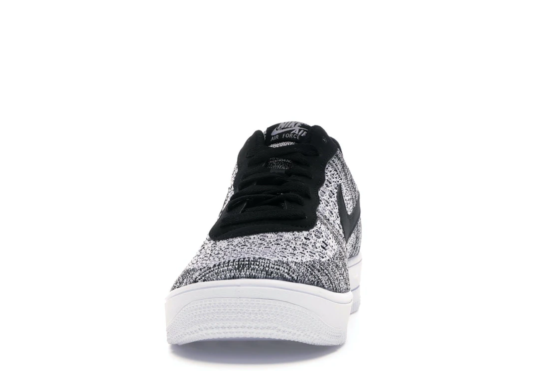 Vue 11 de Nike Air Force 1 Flyknit 2 Black Pure Platinum