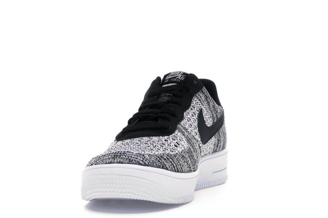 Vue 12 de Nike Air Force 1 Flyknit 2 Black Pure Platinum