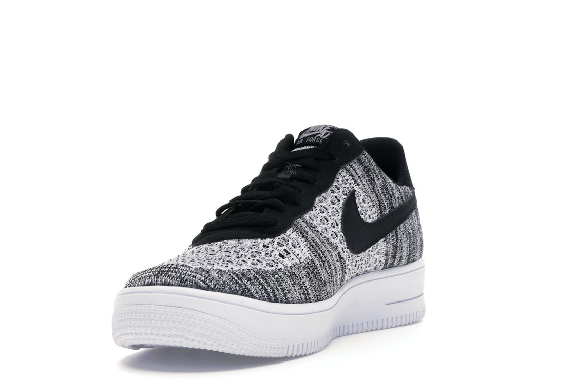 Vue 13 de Nike Air Force 1 Flyknit 2 Black Pure Platinum