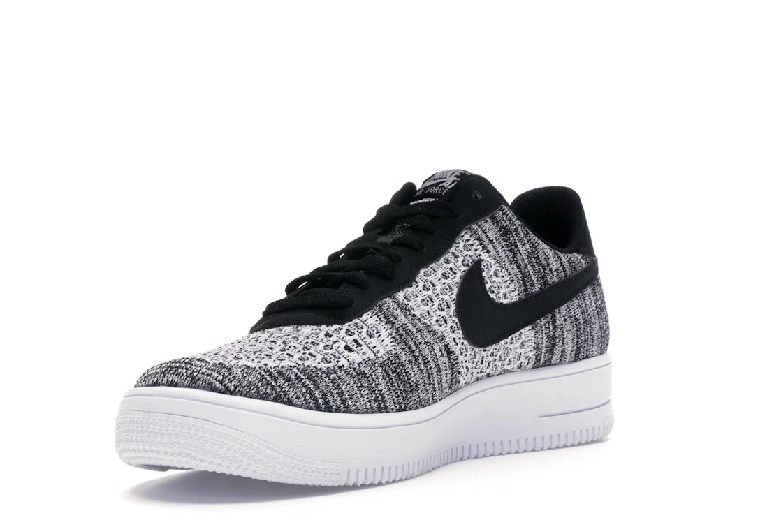Vue 14 de Nike Air Force 1 Flyknit 2 Black Pure Platinum