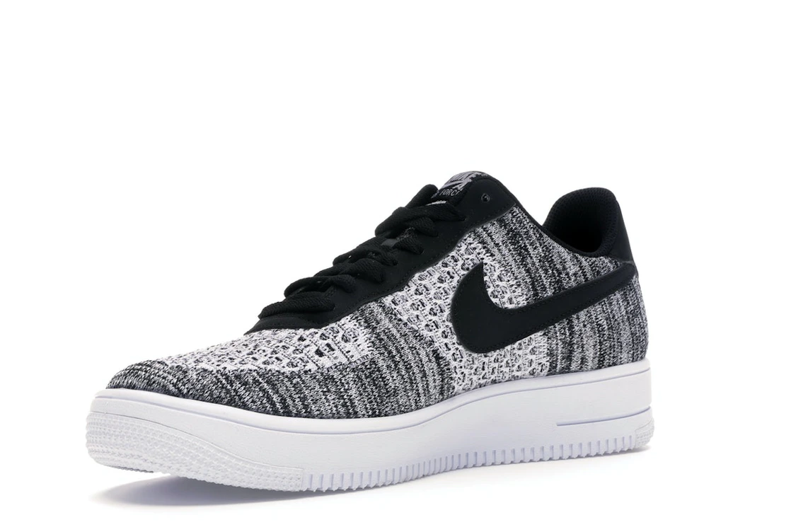 Vue 15 de Nike Air Force 1 Flyknit 2 Black Pure Platinum