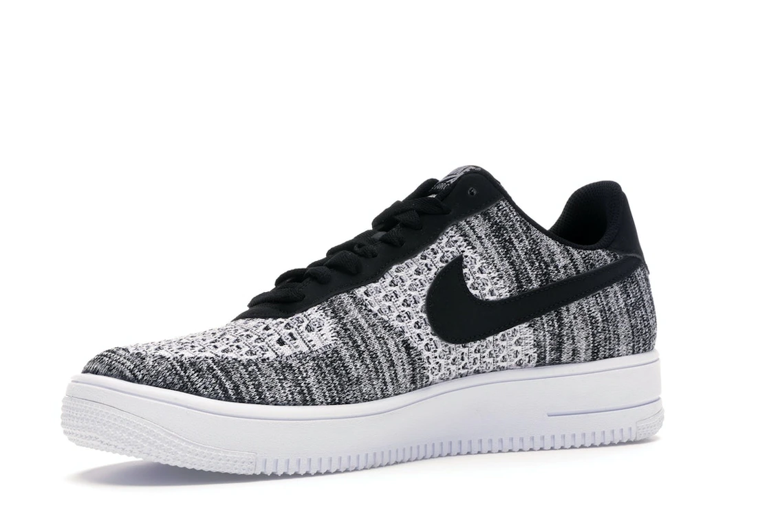 Vue 16 de Nike Air Force 1 Flyknit 2 Black Pure Platinum