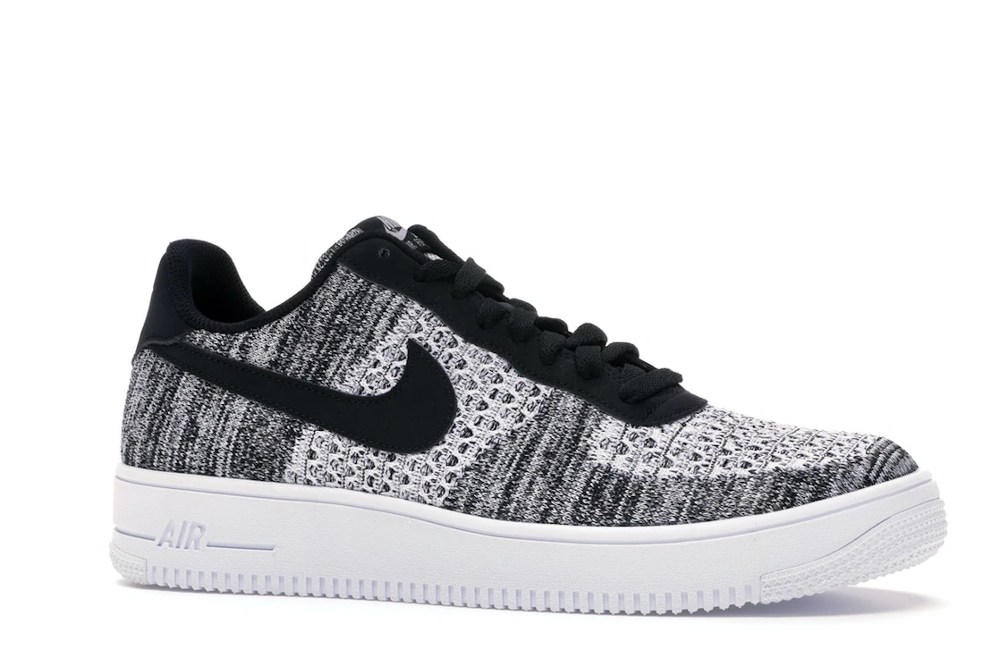 Vue 3 de Nike Air Force 1 Flyknit 2 Black Pure Platinum
