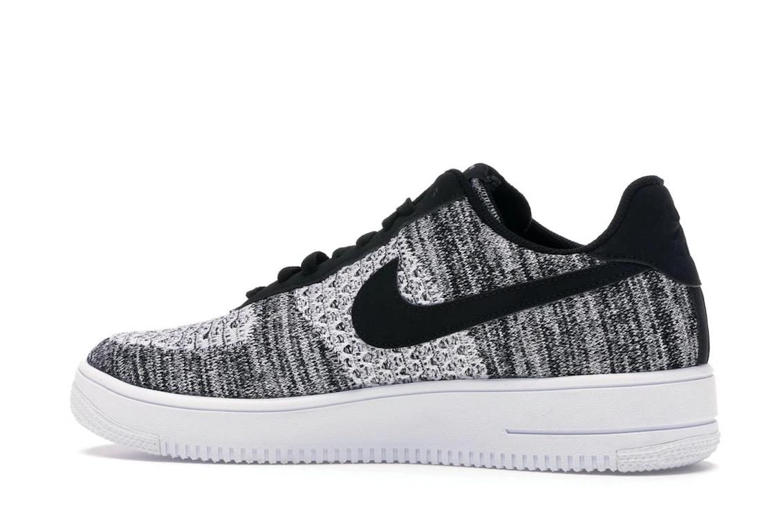 Vue 21 de Nike Air Force 1 Flyknit 2 Black Pure Platinum