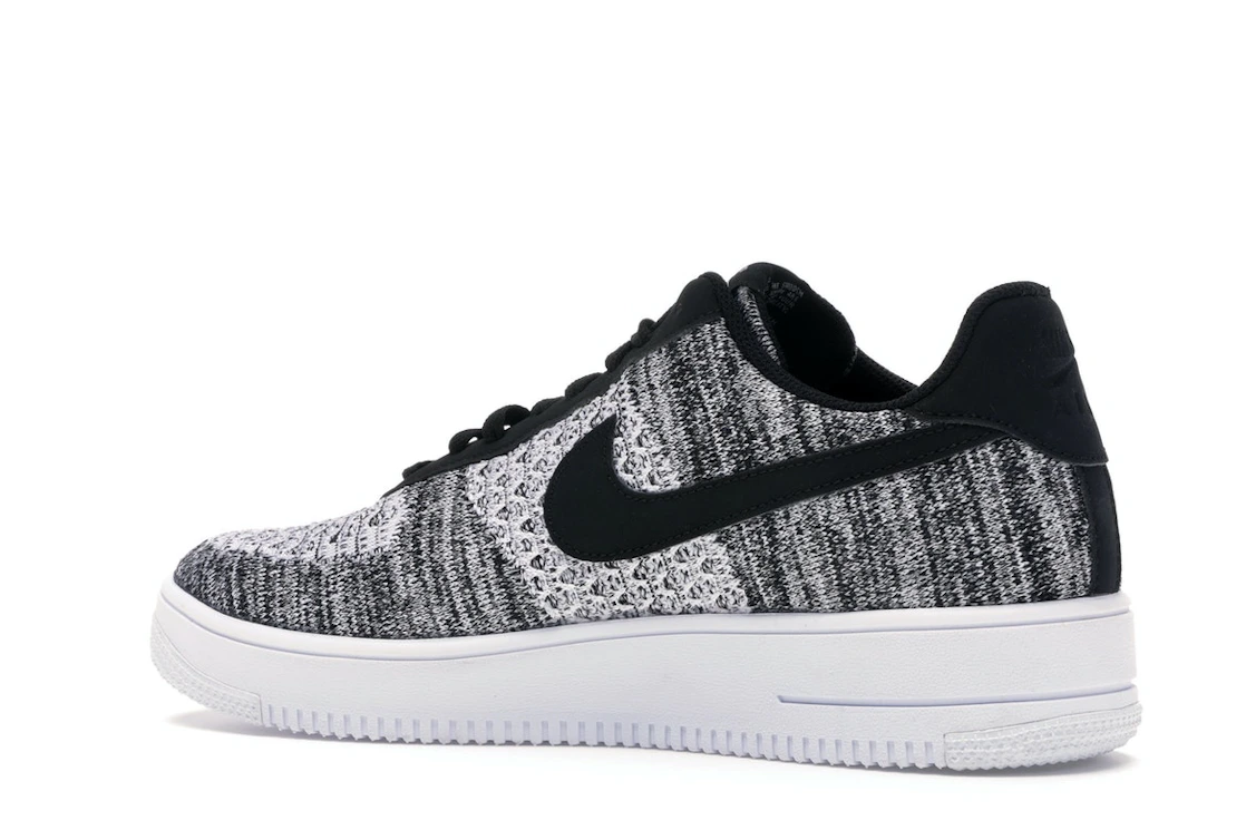 Vue 22 de Nike Air Force 1 Flyknit 2 Black Pure Platinum