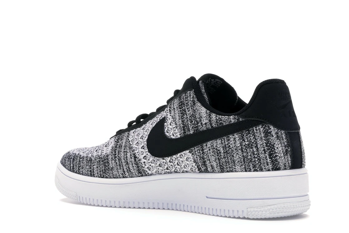 Vue 23 de Nike Air Force 1 Flyknit 2 Black Pure Platinum