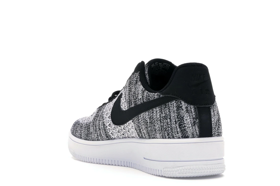 Vue 25 de Nike Air Force 1 Flyknit 2 Black Pure Platinum