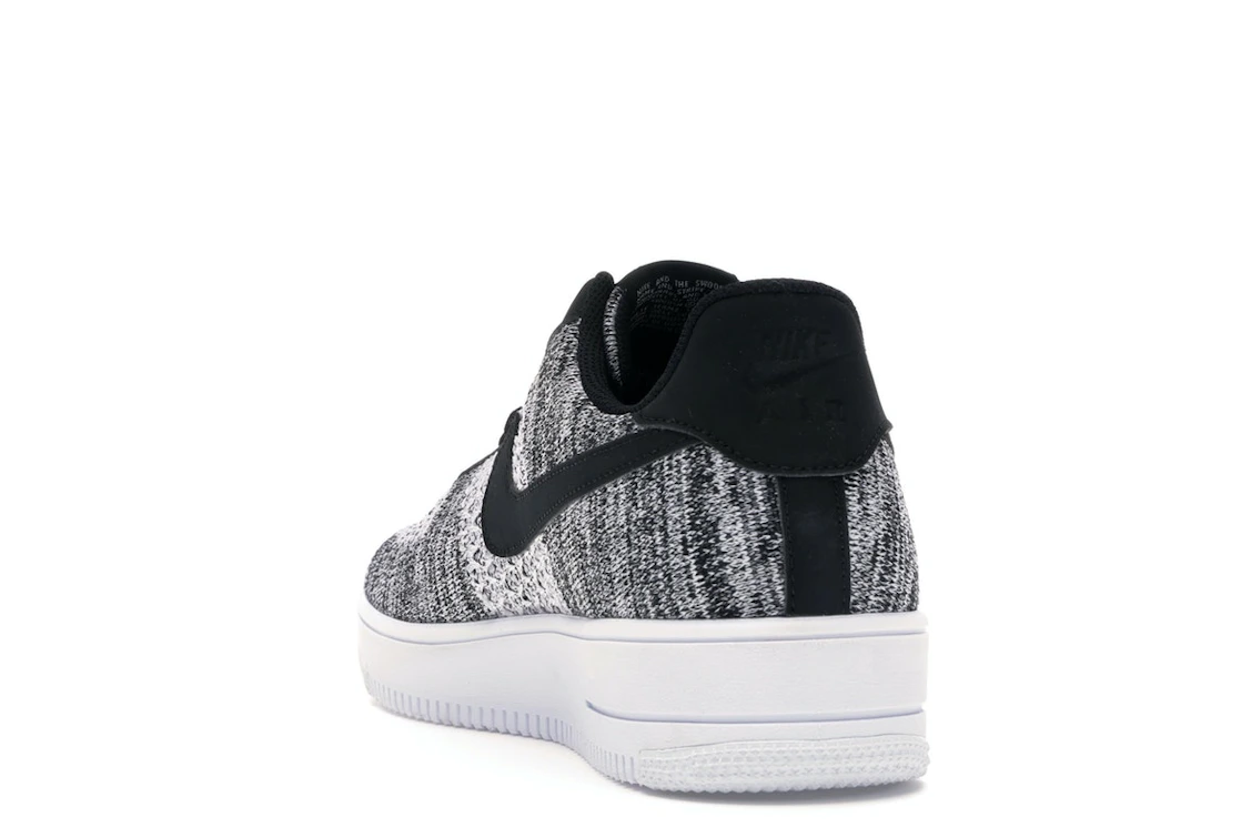 Vue 26 de Nike Air Force 1 Flyknit 2 Black Pure Platinum