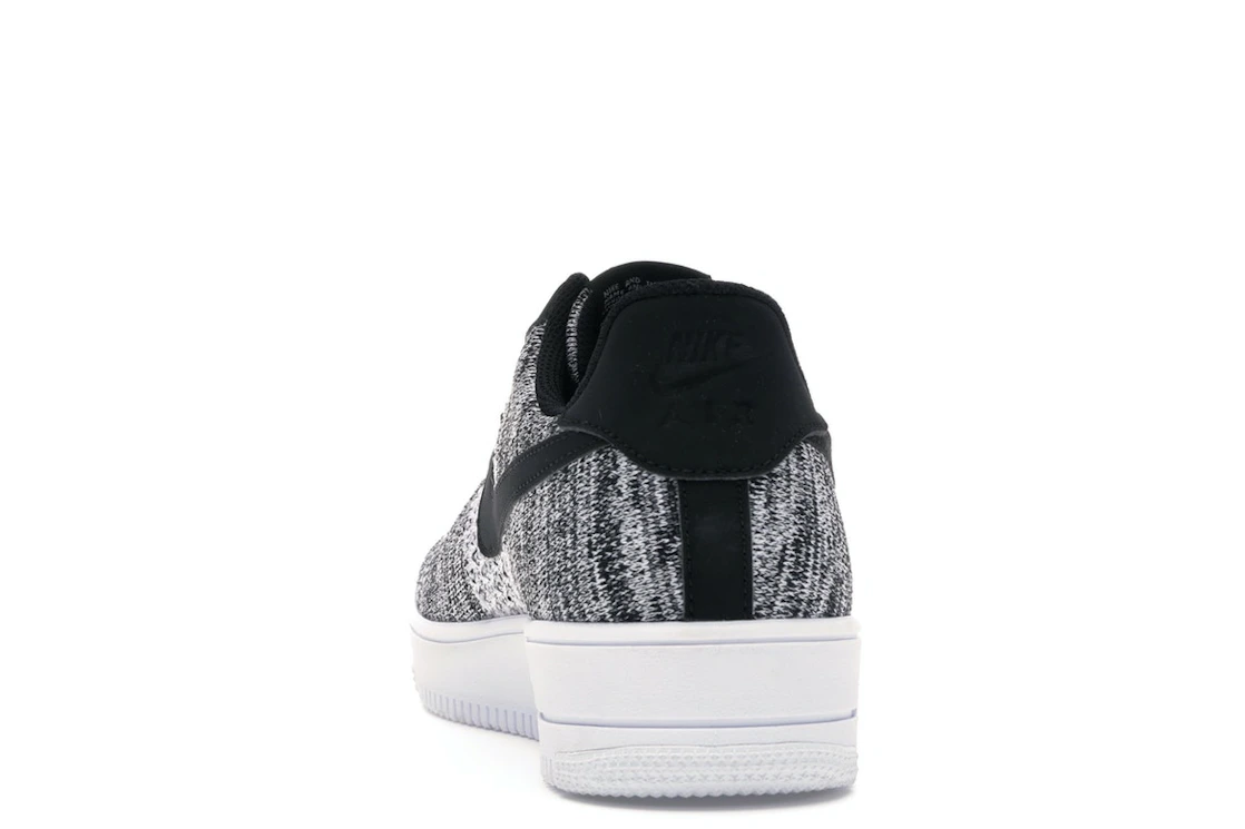 Vue 27 de Nike Air Force 1 Flyknit 2 Black Pure Platinum