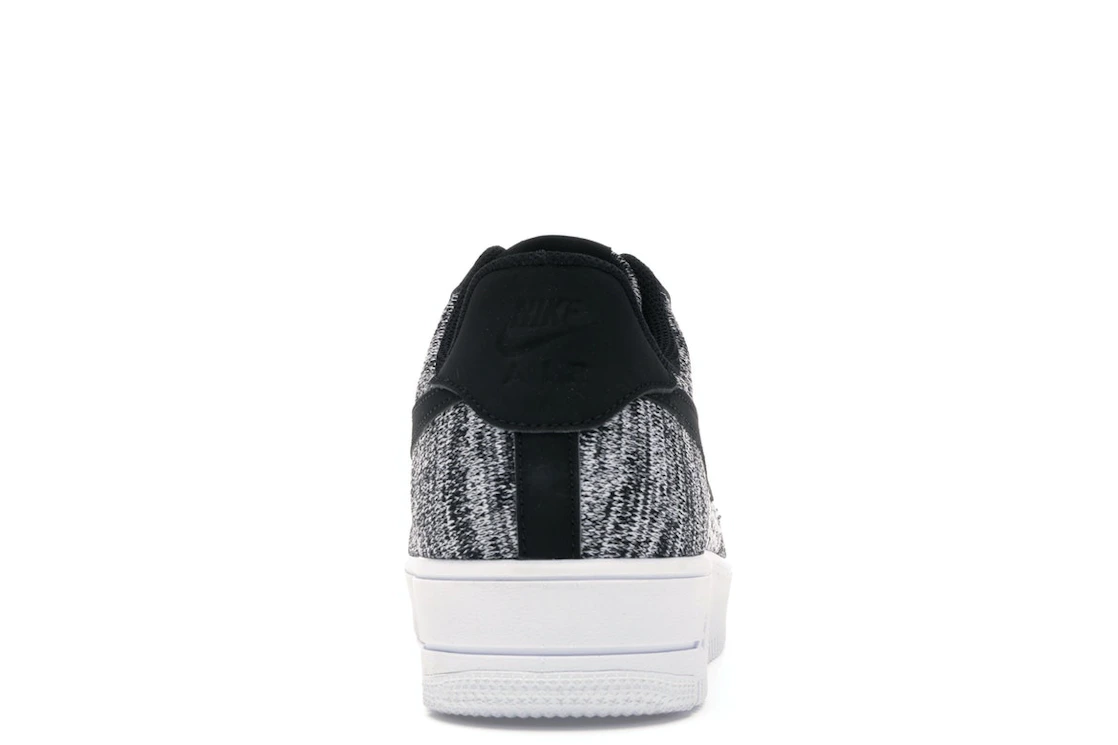 Vue 28 de Nike Air Force 1 Flyknit 2 Black Pure Platinum