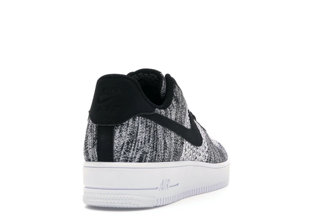Vue 30 de Nike Air Force 1 Flyknit 2 Black Pure Platinum