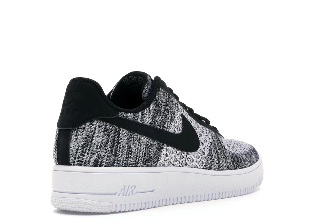 Vue 32 de Nike Air Force 1 Flyknit 2 Black Pure Platinum