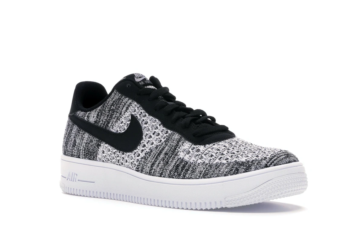 Vue 5 de Nike Air Force 1 Flyknit 2 Black Pure Platinum